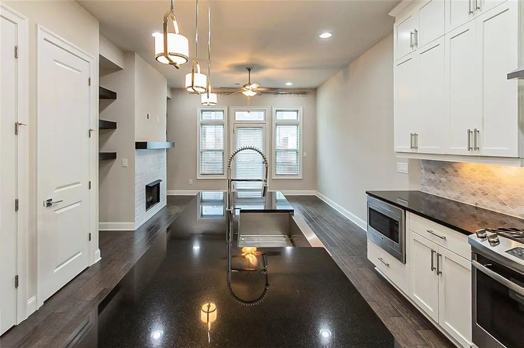 4105 Township Parkway, Atlanta, Georgia 30342, 2 Bedrooms Bedrooms, ,2 BathroomsBathrooms,Residential,Sold,4105 Township Parkway,6933335