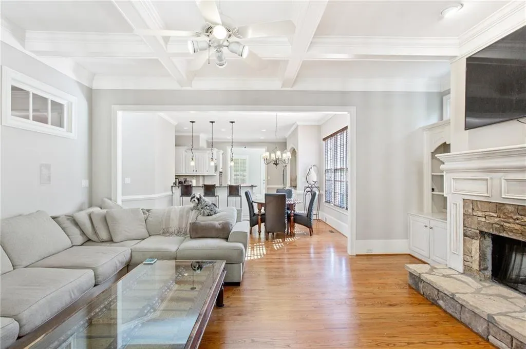 7926 Stratford Lane, Sandy Springs, Georgia 30350, 5 Bedrooms Bedrooms, ,6 BathroomsBathrooms,Residential,Sold,7926 Stratford Lane,6872553