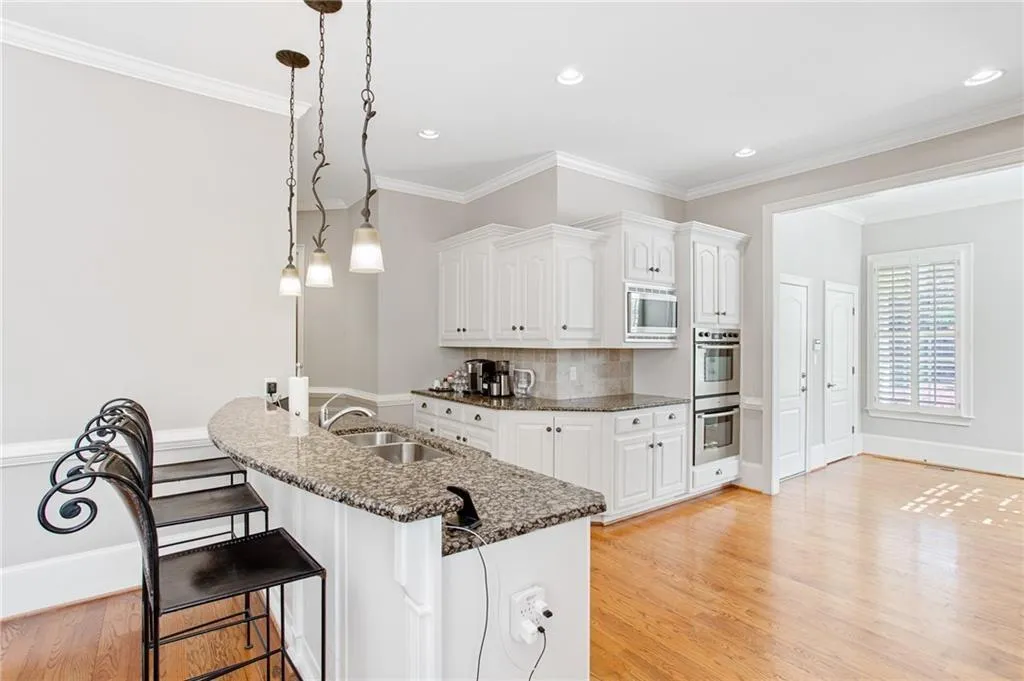 7926 Stratford Lane, Sandy Springs, Georgia 30350, 5 Bedrooms Bedrooms, ,6 BathroomsBathrooms,Residential,Sold,7926 Stratford Lane,6872553