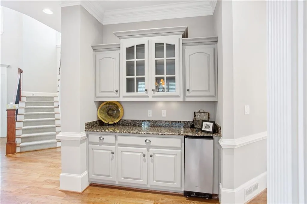 7926 Stratford Lane, Sandy Springs, Georgia 30350, 5 Bedrooms Bedrooms, ,6 BathroomsBathrooms,Residential,Sold,7926 Stratford Lane,6872553