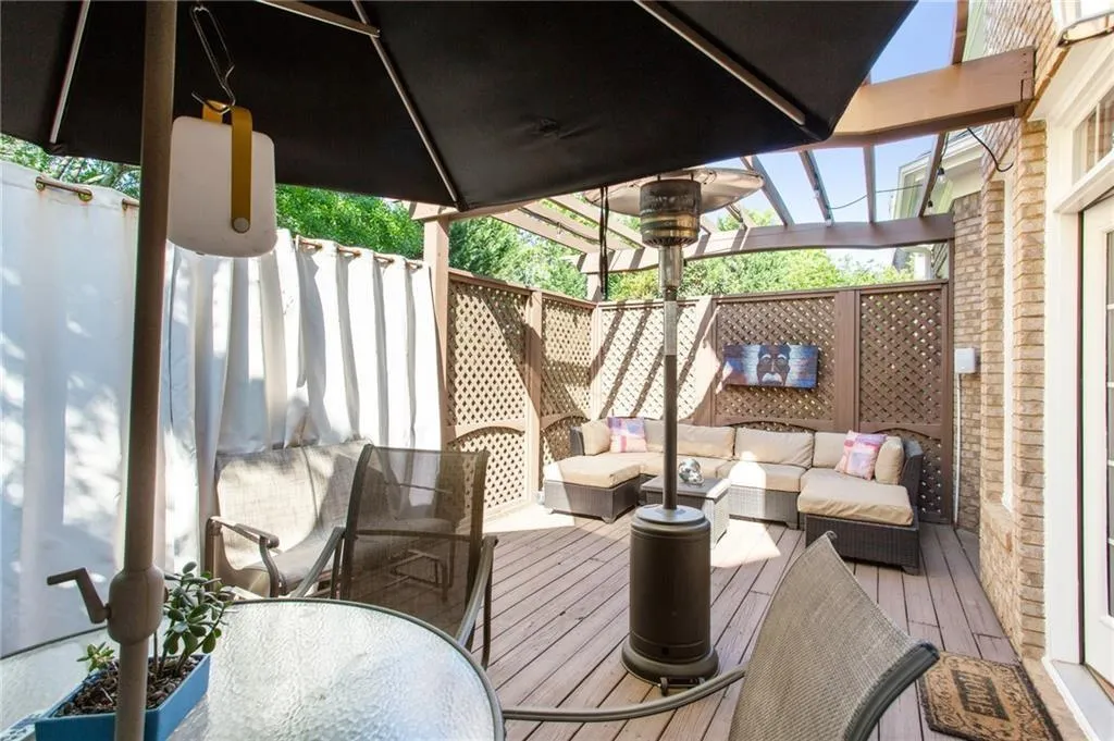 7926 Stratford Lane, Sandy Springs, Georgia 30350, 5 Bedrooms Bedrooms, ,6 BathroomsBathrooms,Residential,Sold,7926 Stratford Lane,6872553