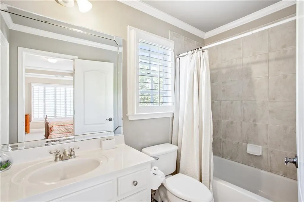 7926 Stratford Lane, Sandy Springs, Georgia 30350, 5 Bedrooms Bedrooms, ,6 BathroomsBathrooms,Residential,Sold,7926 Stratford Lane,6872553