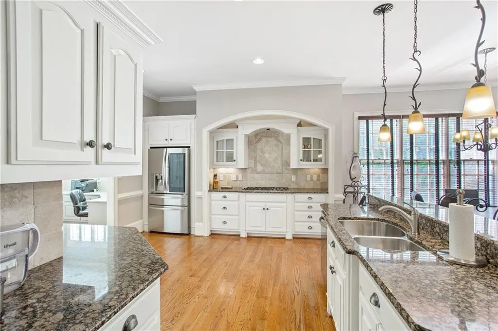 7926 Stratford Lane, Sandy Springs, Georgia 30350, 5 Bedrooms Bedrooms, ,6 BathroomsBathrooms,Residential,Sold,7926 Stratford Lane,6872553