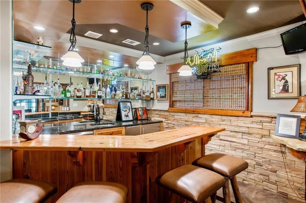 7926 Stratford Lane, Sandy Springs, Georgia 30350, 5 Bedrooms Bedrooms, ,6 BathroomsBathrooms,Residential,Sold,7926 Stratford Lane,6872553