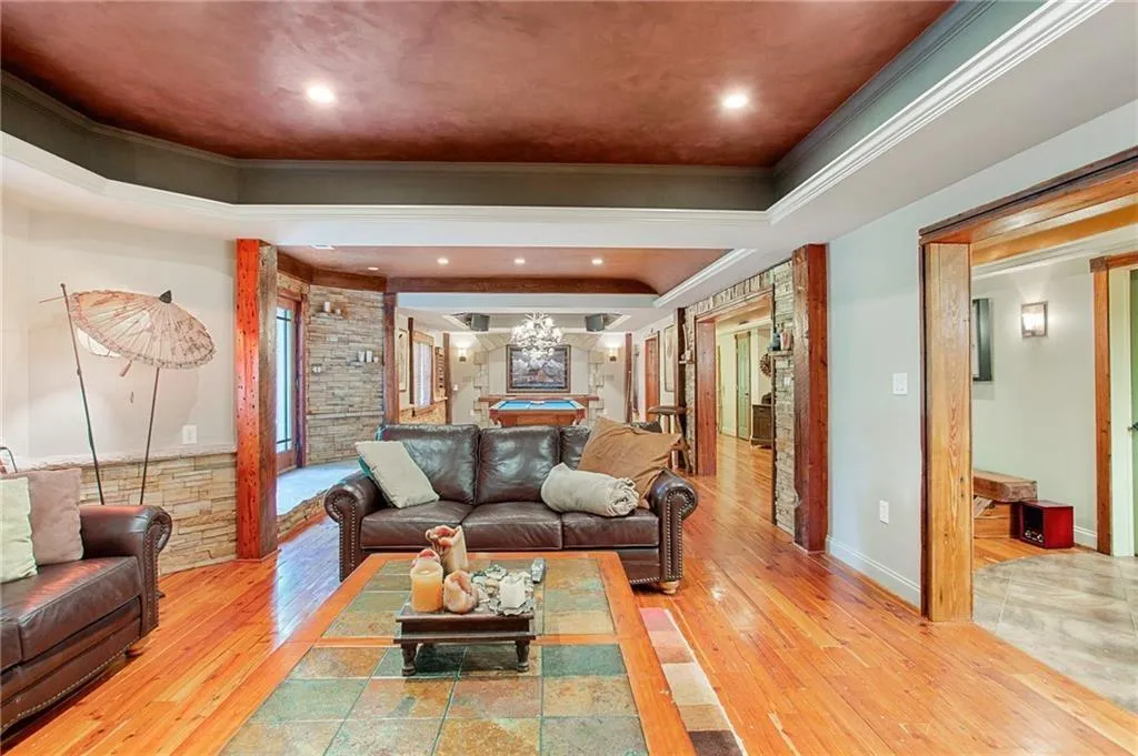 7926 Stratford Lane, Sandy Springs, Georgia 30350, 5 Bedrooms Bedrooms, ,6 BathroomsBathrooms,Residential,Sold,7926 Stratford Lane,6872553