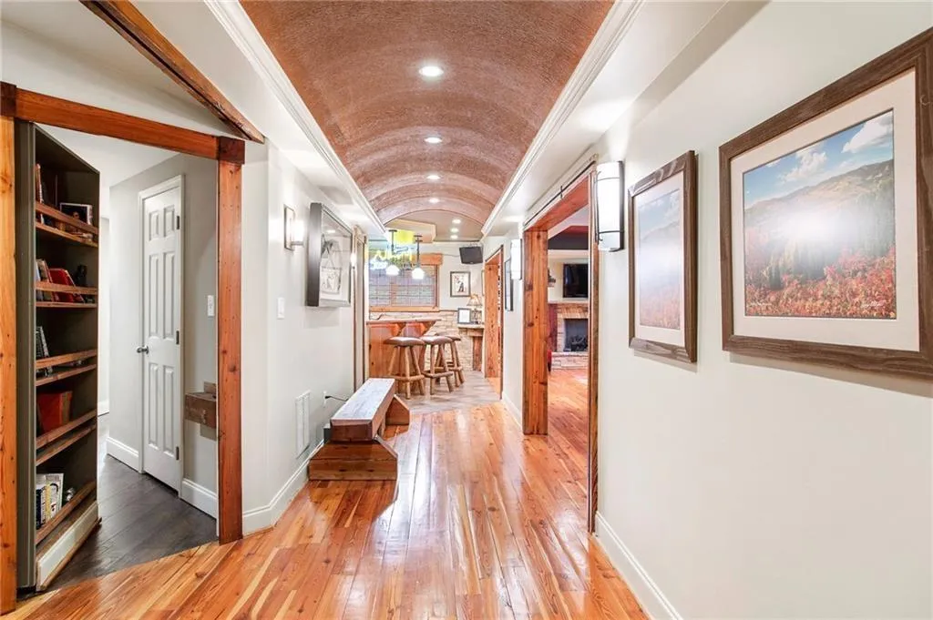 7926 Stratford Lane, Sandy Springs, Georgia 30350, 5 Bedrooms Bedrooms, ,6 BathroomsBathrooms,Residential,Sold,7926 Stratford Lane,6872553