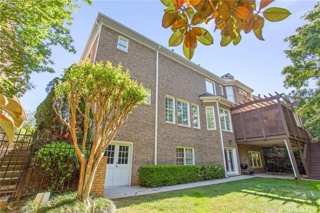 7926 Stratford Lane, Sandy Springs, Georgia 30350, 5 Bedrooms Bedrooms, ,6 BathroomsBathrooms,Residential,Sold,7926 Stratford Lane,6872553