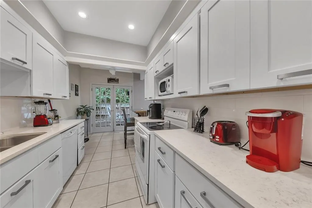 905 Brandywine Circle, Atlanta, Georgia 30350, 3 Bedrooms Bedrooms, ,2 BathroomsBathrooms,Residential,Sold,905 Brandywine Circle,7428689