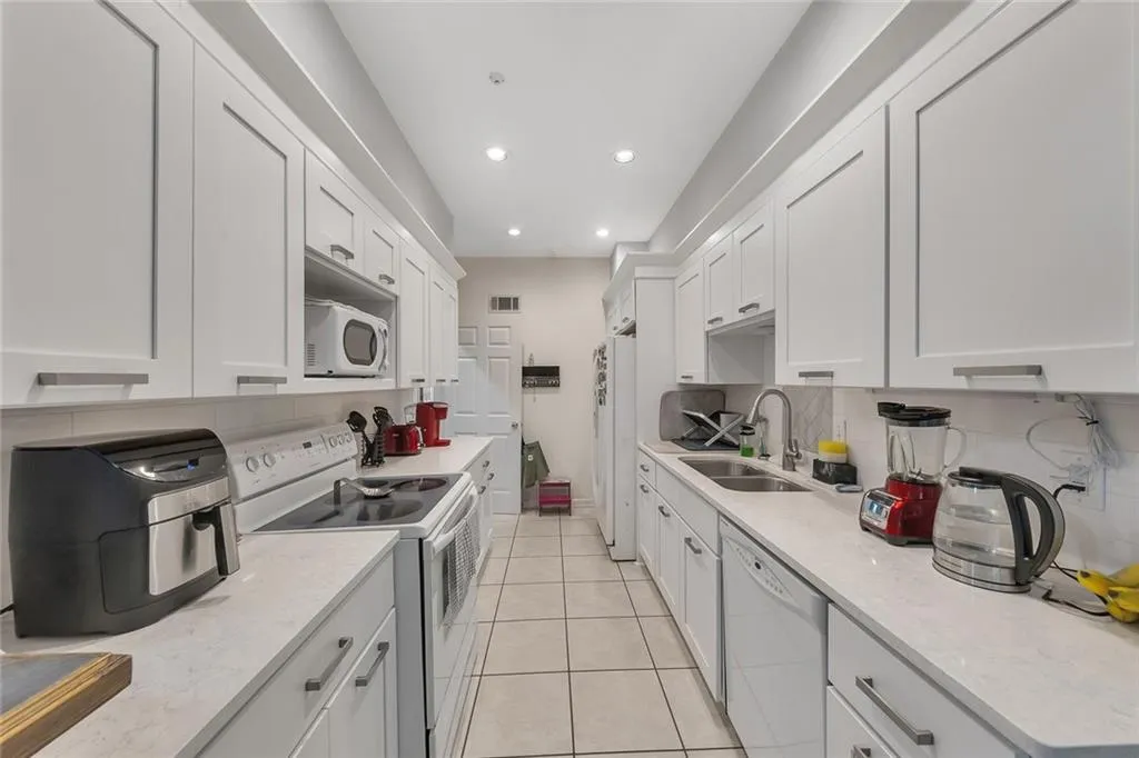 905 Brandywine Circle, Atlanta, Georgia 30350, 3 Bedrooms Bedrooms, ,2 BathroomsBathrooms,Residential,Sold,905 Brandywine Circle,7428689