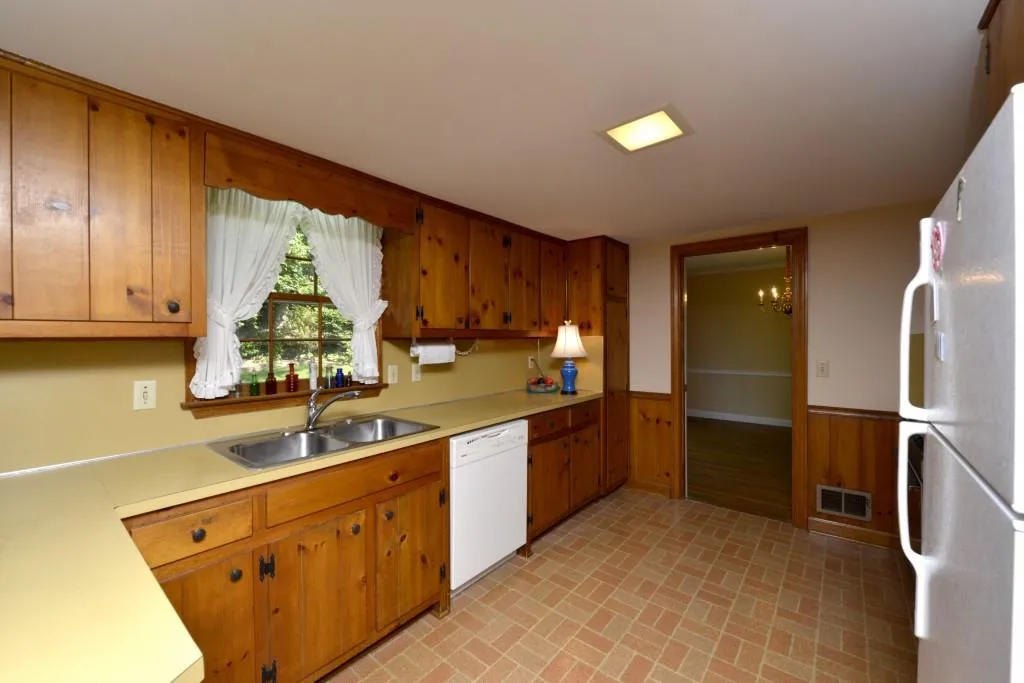 7365 Hunters Branch Drive, Sandy Springs, Georgia 30328, 4 Bedrooms Bedrooms, ,2 BathroomsBathrooms,Residential,Sold,7365 Hunters Branch Drive,5715985