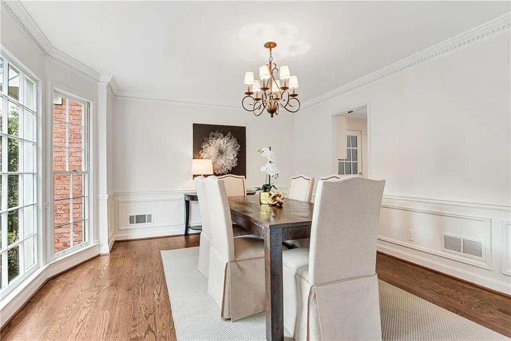 6935 Hunters Knoll, Sandy Springs, Georgia 30328, 4 Bedrooms Bedrooms, ,2 BathroomsBathrooms,Residential,Sold,6935 Hunters Knoll,7080099