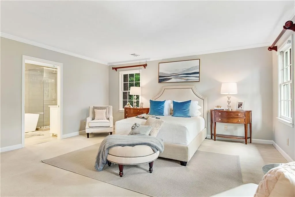 6935 Hunters Knoll, Sandy Springs, Georgia 30328, 4 Bedrooms Bedrooms, ,2 BathroomsBathrooms,Residential,Sold,6935 Hunters Knoll,7080099