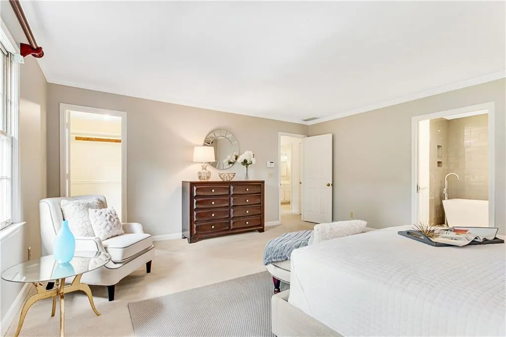 6935 Hunters Knoll, Sandy Springs, Georgia 30328, 4 Bedrooms Bedrooms, ,2 BathroomsBathrooms,Residential,Sold,6935 Hunters Knoll,7080099