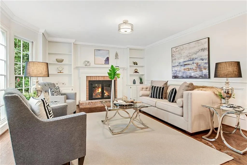 6935 Hunters Knoll, Sandy Springs, Georgia 30328, 4 Bedrooms Bedrooms, ,2 BathroomsBathrooms,Residential,Sold,6935 Hunters Knoll,7080099