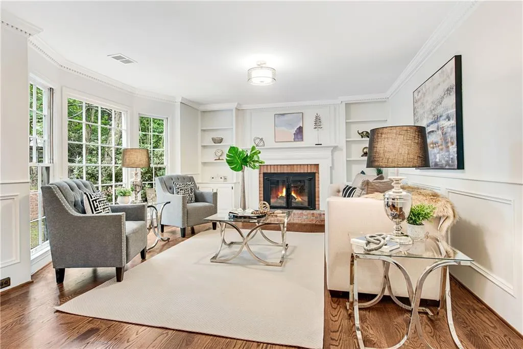 6935 Hunters Knoll, Sandy Springs, Georgia 30328, 4 Bedrooms Bedrooms, ,2 BathroomsBathrooms,Residential,Sold,6935 Hunters Knoll,7080099