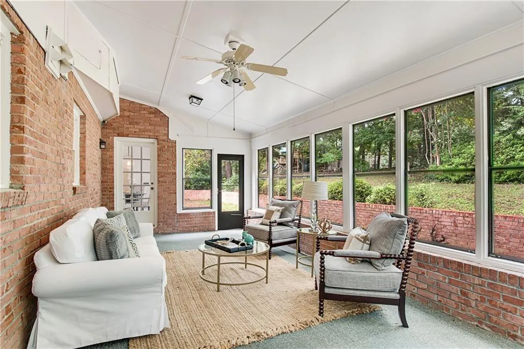 6935 Hunters Knoll, Sandy Springs, Georgia 30328, 4 Bedrooms Bedrooms, ,2 BathroomsBathrooms,Residential,Sold,6935 Hunters Knoll,7080099