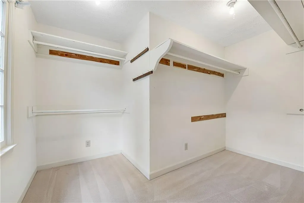 6935 Hunters Knoll, Sandy Springs, Georgia 30328, 4 Bedrooms Bedrooms, ,2 BathroomsBathrooms,Residential,Sold,6935 Hunters Knoll,7080099