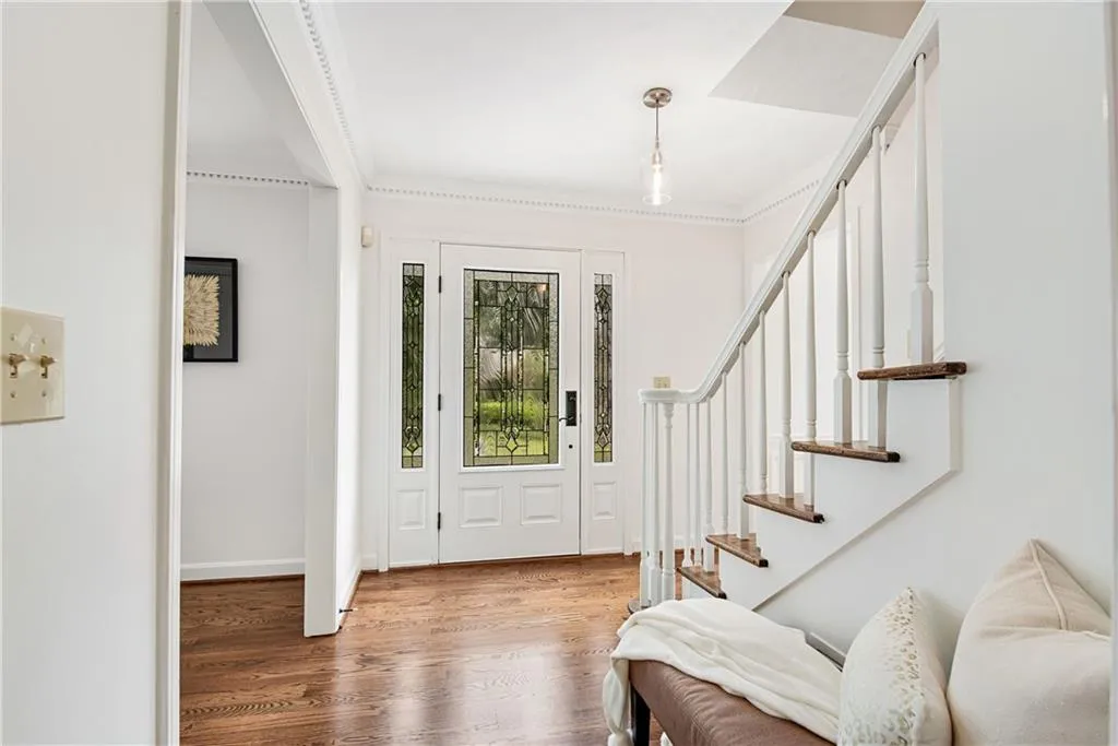 6935 Hunters Knoll, Sandy Springs, Georgia 30328, 4 Bedrooms Bedrooms, ,2 BathroomsBathrooms,Residential,Sold,6935 Hunters Knoll,7080099