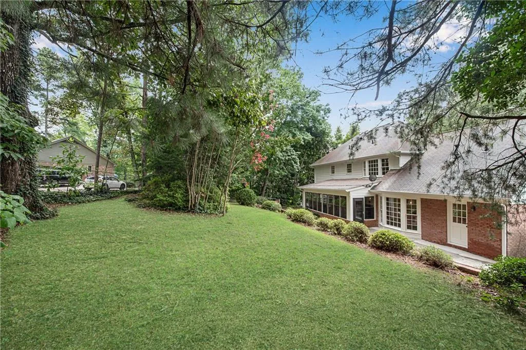 6935 Hunters Knoll, Sandy Springs, Georgia 30328, 4 Bedrooms Bedrooms, ,2 BathroomsBathrooms,Residential,Sold,6935 Hunters Knoll,7080099