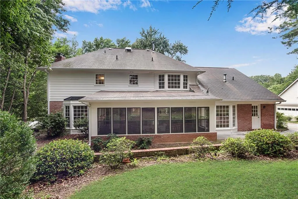 6935 Hunters Knoll, Sandy Springs, Georgia 30328, 4 Bedrooms Bedrooms, ,2 BathroomsBathrooms,Residential,Sold,6935 Hunters Knoll,7080099