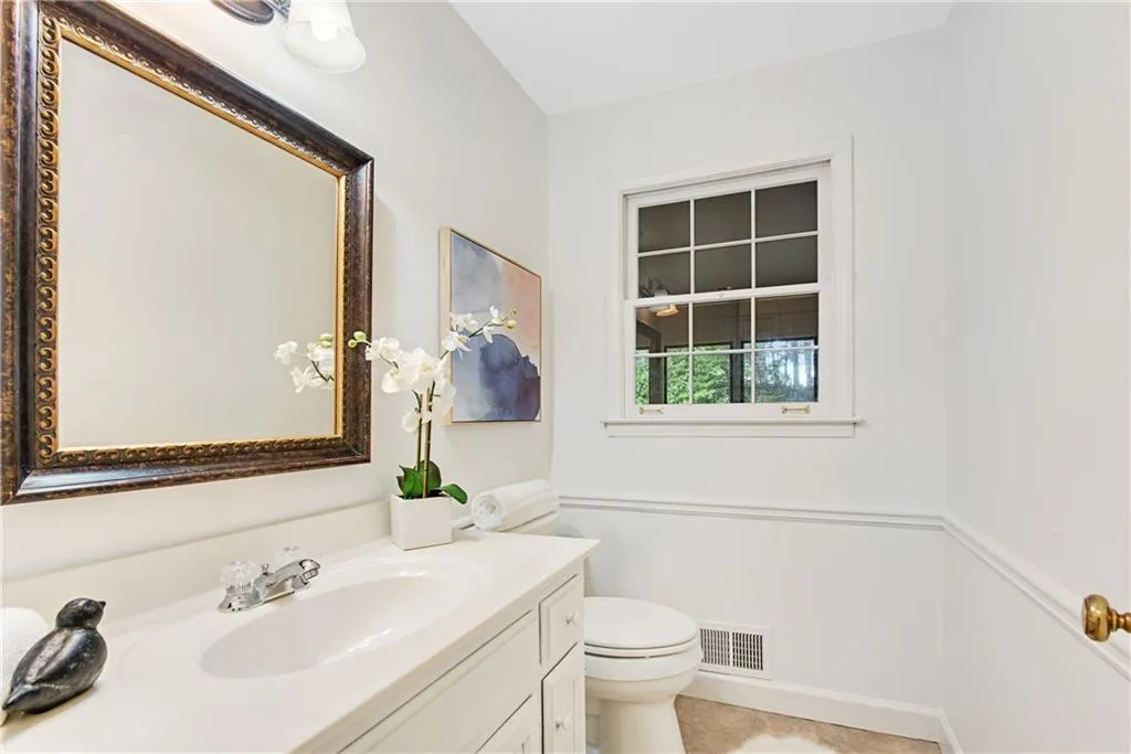 6935 Hunters Knoll, Sandy Springs, Georgia 30328, 4 Bedrooms Bedrooms, ,2 BathroomsBathrooms,Residential,Sold,6935 Hunters Knoll,7080099