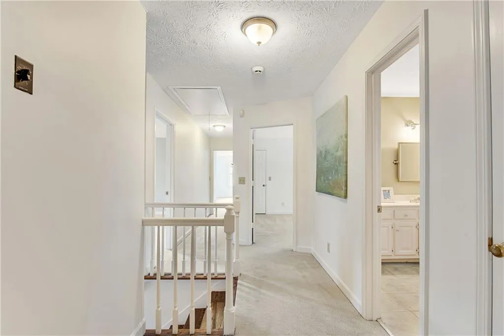 6935 Hunters Knoll, Sandy Springs, Georgia 30328, 4 Bedrooms Bedrooms, ,2 BathroomsBathrooms,Residential,Sold,6935 Hunters Knoll,7080099