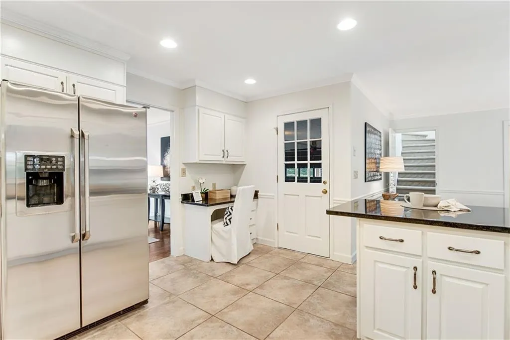 6935 Hunters Knoll, Sandy Springs, Georgia 30328, 4 Bedrooms Bedrooms, ,2 BathroomsBathrooms,Residential,Sold,6935 Hunters Knoll,7080099