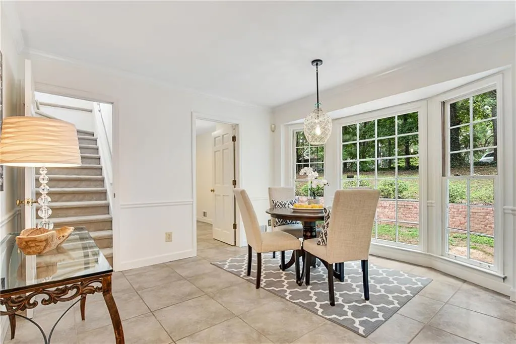 6935 Hunters Knoll, Sandy Springs, Georgia 30328, 4 Bedrooms Bedrooms, ,2 BathroomsBathrooms,Residential,Sold,6935 Hunters Knoll,7080099