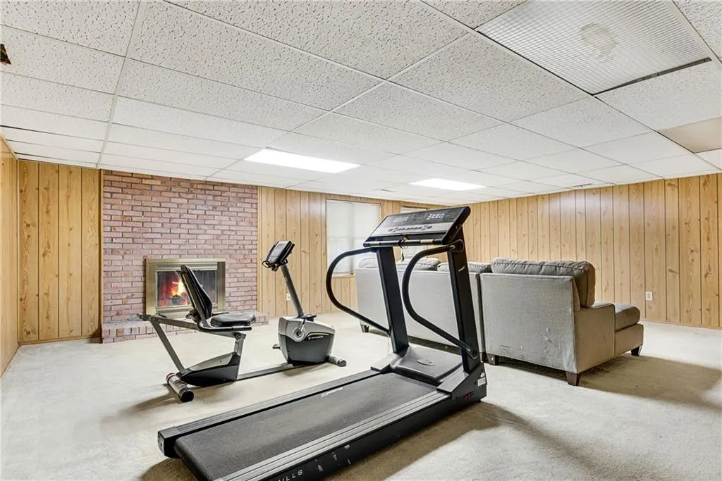 6935 Hunters Knoll, Sandy Springs, Georgia 30328, 4 Bedrooms Bedrooms, ,2 BathroomsBathrooms,Residential,Sold,6935 Hunters Knoll,7080099