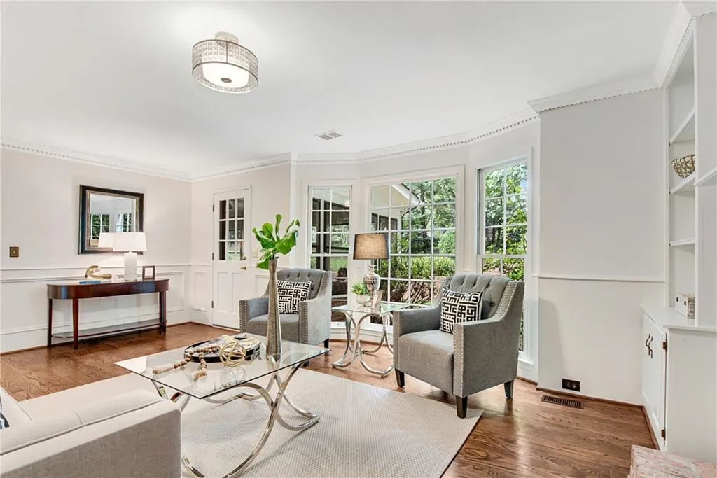 6935 Hunters Knoll, Sandy Springs, Georgia 30328, 4 Bedrooms Bedrooms, ,2 BathroomsBathrooms,Residential,Sold,6935 Hunters Knoll,7080099