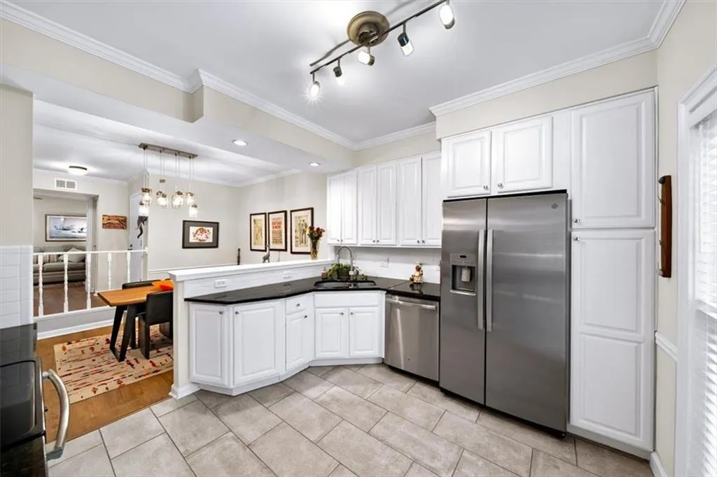 5105 Chemin De Vie, Atlanta, Georgia 30342, 2 Bedrooms Bedrooms, ,2 BathroomsBathrooms,Residential,For Sale,5105 Chemin De Vie,7557747
