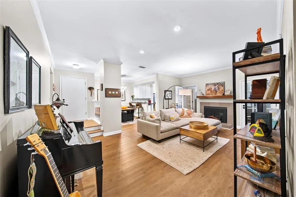 5105 Chemin De Vie, Atlanta, Georgia 30342, 2 Bedrooms Bedrooms, ,2 BathroomsBathrooms,Residential,For Sale,5105 Chemin De Vie,7557747