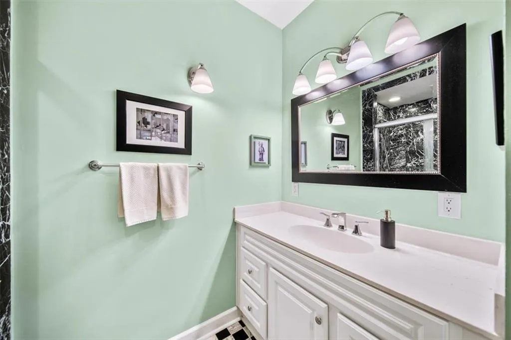 5105 Chemin De Vie, Atlanta, Georgia 30342, 2 Bedrooms Bedrooms, ,2 BathroomsBathrooms,Residential,For Sale,5105 Chemin De Vie,7557747