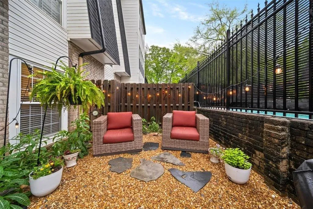 5105 Chemin De Vie, Atlanta, Georgia 30342, 2 Bedrooms Bedrooms, ,2 BathroomsBathrooms,Residential,For Sale,5105 Chemin De Vie,7557747