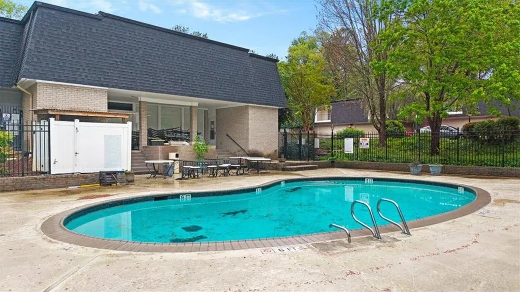 5105 Chemin De Vie, Atlanta, Georgia 30342, 2 Bedrooms Bedrooms, ,2 BathroomsBathrooms,Residential,For Sale,5105 Chemin De Vie,7557747