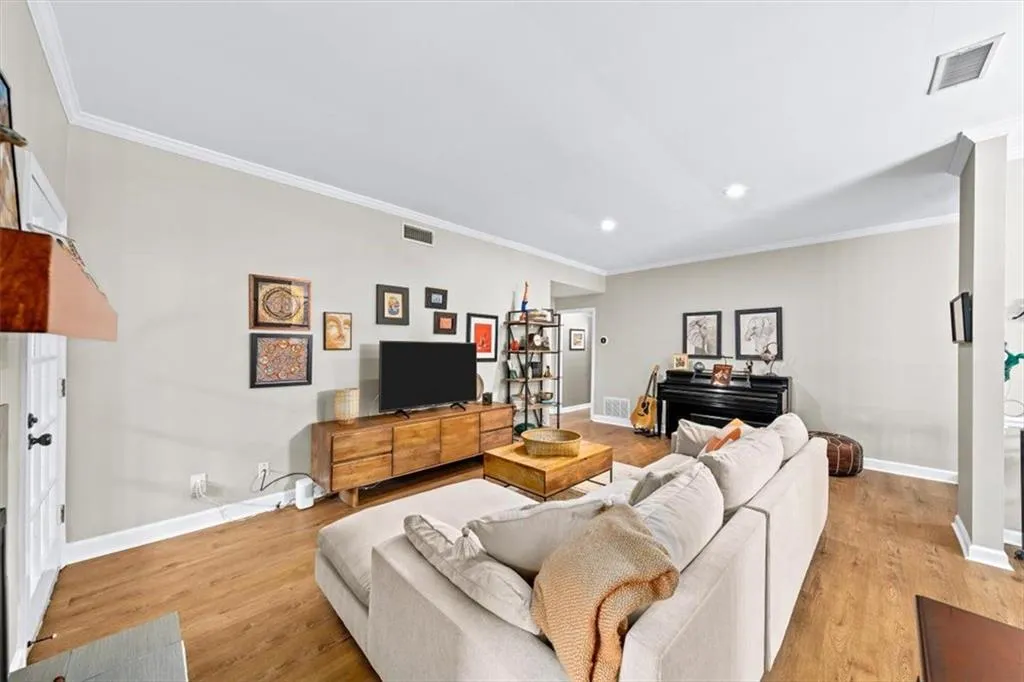 5105 Chemin De Vie, Atlanta, Georgia 30342, 2 Bedrooms Bedrooms, ,2 BathroomsBathrooms,Residential,For Sale,5105 Chemin De Vie,7557747