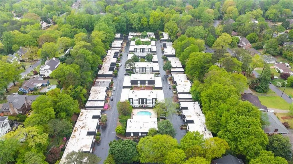 5105 Chemin De Vie, Atlanta, Georgia 30342, 2 Bedrooms Bedrooms, ,2 BathroomsBathrooms,Residential,For Sale,5105 Chemin De Vie,7557747