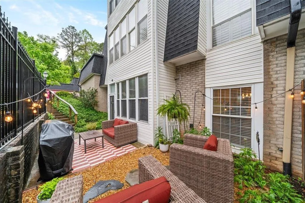 5105 Chemin De Vie, Atlanta, Georgia 30342, 2 Bedrooms Bedrooms, ,2 BathroomsBathrooms,Residential,For Sale,5105 Chemin De Vie,7557747