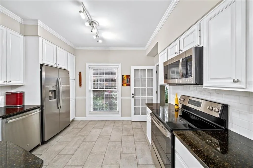 5105 Chemin De Vie, Atlanta, Georgia 30342, 2 Bedrooms Bedrooms, ,2 BathroomsBathrooms,Residential,For Sale,5105 Chemin De Vie,7557747