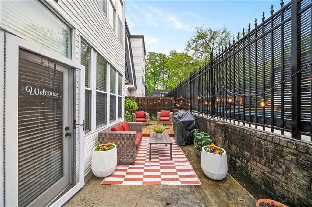 5105 Chemin De Vie, Atlanta, Georgia 30342, 2 Bedrooms Bedrooms, ,2 BathroomsBathrooms,Residential,For Sale,5105 Chemin De Vie,7557747