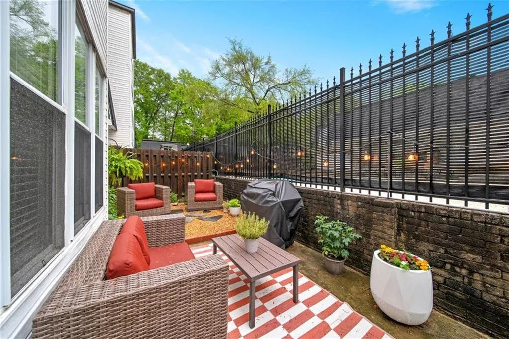5105 Chemin De Vie, Atlanta, Georgia 30342, 2 Bedrooms Bedrooms, ,2 BathroomsBathrooms,Residential,For Sale,5105 Chemin De Vie,7557747