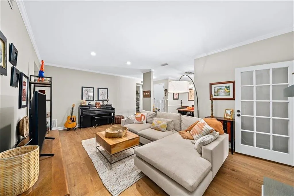 5105 Chemin De Vie, Atlanta, Georgia 30342, 2 Bedrooms Bedrooms, ,2 BathroomsBathrooms,Residential,For Sale,5105 Chemin De Vie,7557747