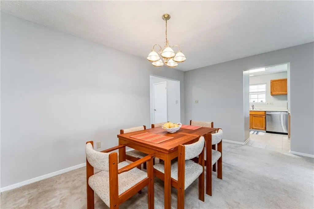 6822 Glenridge Drive Unit B, Sandy Springs, Georgia 30328, 2 Bedrooms Bedrooms, ,2 BathroomsBathrooms,Residential,Sold,6822 Glenridge Drive Unit B,7003799