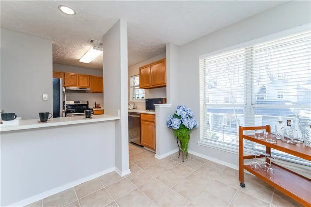 6822 Glenridge Drive Unit B, Sandy Springs, Georgia 30328, 2 Bedrooms Bedrooms, ,2 BathroomsBathrooms,Residential,Sold,6822 Glenridge Drive Unit B,7003799