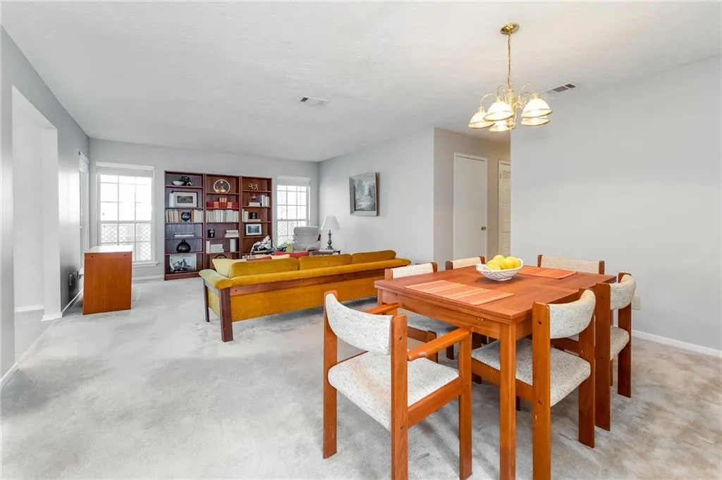 6822 Glenridge Drive Unit B, Sandy Springs, Georgia 30328, 2 Bedrooms Bedrooms, ,2 BathroomsBathrooms,Residential,Sold,6822 Glenridge Drive Unit B,7003799