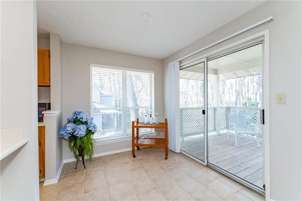6822 Glenridge Drive Unit B, Sandy Springs, Georgia 30328, 2 Bedrooms Bedrooms, ,2 BathroomsBathrooms,Residential,Sold,6822 Glenridge Drive Unit B,7003799