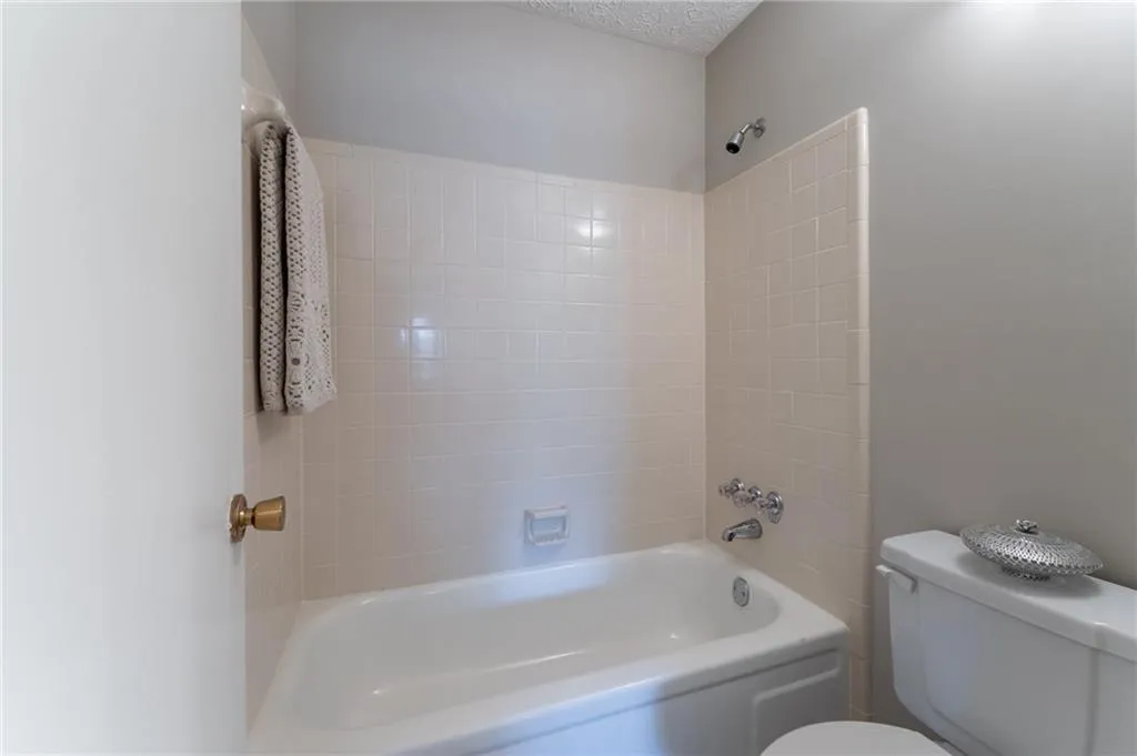 6822 Glenridge Drive Unit B, Sandy Springs, Georgia 30328, 2 Bedrooms Bedrooms, ,2 BathroomsBathrooms,Residential,Sold,6822 Glenridge Drive Unit B,7003799