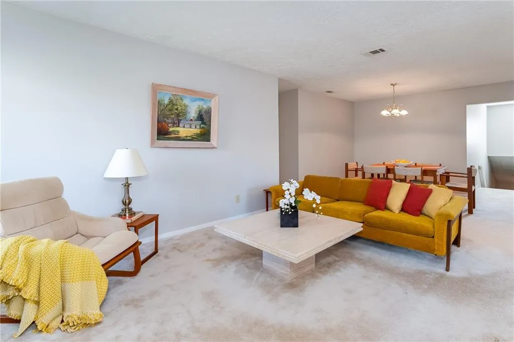 6822 Glenridge Drive Unit B, Sandy Springs, Georgia 30328, 2 Bedrooms Bedrooms, ,2 BathroomsBathrooms,Residential,Sold,6822 Glenridge Drive Unit B,7003799