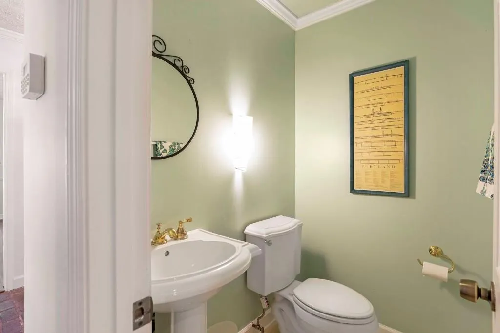 235 W Spalding Drive, Sandy Springs, Georgia 30328, 4 Bedrooms Bedrooms, ,2 BathroomsBathrooms,Residential,Sold,235 W Spalding Drive,6847668