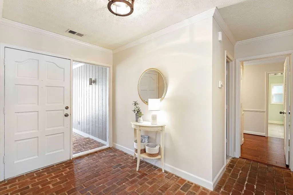 235 W Spalding Drive, Sandy Springs, Georgia 30328, 4 Bedrooms Bedrooms, ,2 BathroomsBathrooms,Residential,Sold,235 W Spalding Drive,6847668